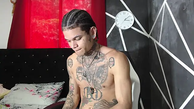Snapshot of hot_man05 chatting on October 2025 04:43:01 PM hot man05 online show from October 2025 04:43:01 PM
