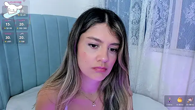 Snapshot of BlondieCutee chatting on November 2025 10:35:02 PM BlondieCutee online show from November 2025 10:35:02 PM