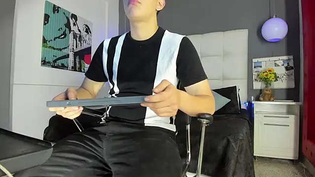 Snapshot of Thomas_May4rs chatting on March 2025 04:01:01 AM Thomas May4rs online show from March 2025 04:01:01 AM