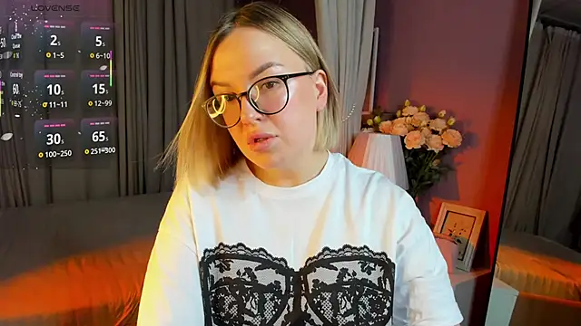 Snapshot of Nikki_Kai chatting on November 2025 01:04:02 AM Nikki Kai online show from November 2025 01:04:02 AM