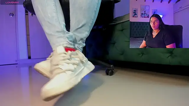 aleya bliss online show from November 2025 04:01:02 AM