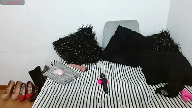 Lunasquirt1985 online show from October 2025 11:40:02 AM