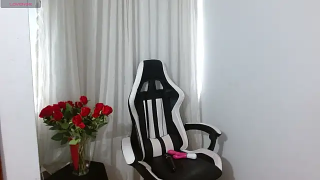 Lunasquirt1985 online show from April 2026 01:58:02 PM