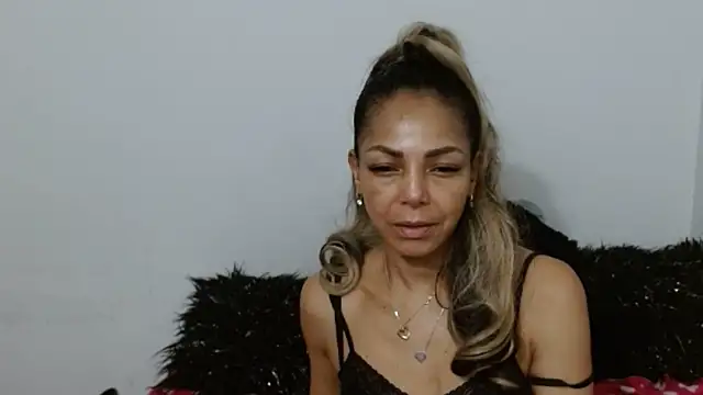 Lunasquirt1985 online show from October 2025 11:20:01 AM