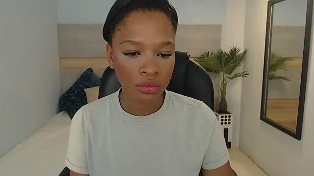 Snapshot of brendathompson_ chatting on October 2025 03:08:01 AM brendathompson online show from October 2025 03:08:01 AM