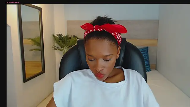 Snapshot of brendathompson_ chatting on September 2025 01:45:02 AM brendathompson online show from September 2025 01:45:02 AM