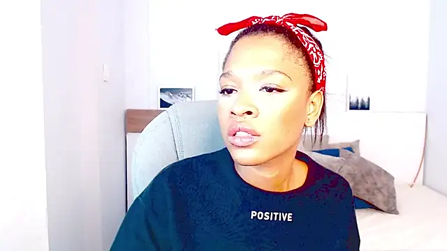 Snapshot of brendathompson_ chatting on October 2025 01:28:01 AM brendathompson online show from October 2025 01:28:01 AM