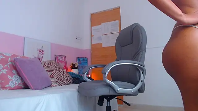 Snapshot of brendathompson_ chatting on February 2025 04:03:02 PM brendathompson online show from February 2025 04:03:02 PM