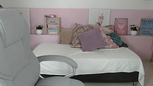 Snapshot of brendathompson_ chatting on February 2025 12:45:02 PM brendathompson online show from February 2025 12:45:02 PM