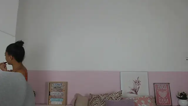 Snapshot of brendathompson_ chatting on February 2025 12:49:01 PM brendathompson online show from February 2025 12:49:01 PM
