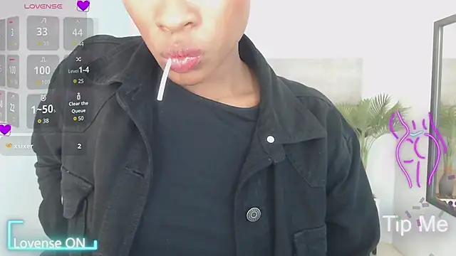 Snapshot of brendathompson_ chatting on October 2025 02:13:02 AM brendathompson online show from October 2025 02:13:02 AM