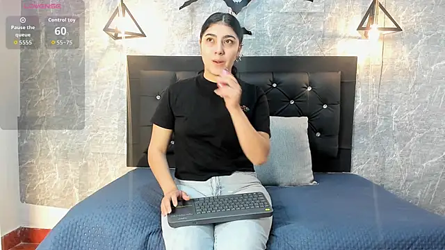 Snapshot of emberhodson chatting on November 2025 11:36:02 AM emberhodson online show from November 2025 11:36:02 AM