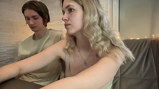 Snapshot of amandatalk chatting on November 2025 06:25:01 AM amandatalk online show from November 2025 06:25:01 AM