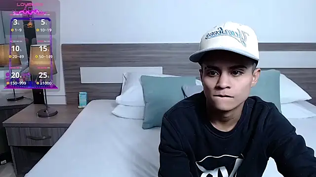 Liiamthompson online show from March 2026 09:09:02 AM