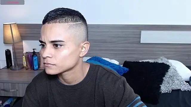 Liiamthompson online show from December 2025 09:31:02 AM