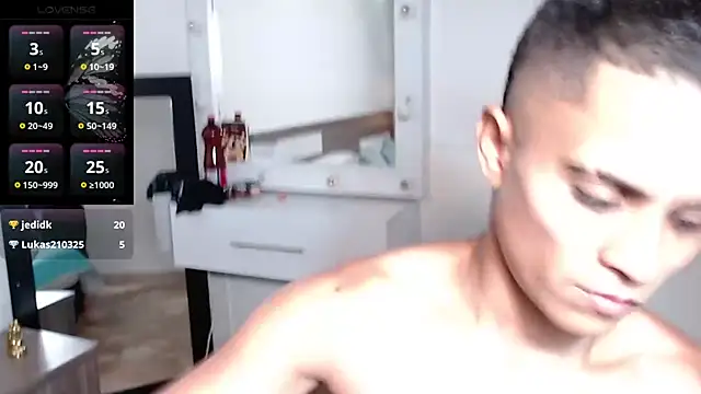 Liiamthompson online show from April 2026 10:00:02 PM