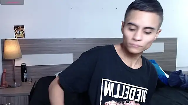 Snapshot of Liiamthompson chatting on November 2025 06:12:01 PM Liiamthompson online show from November 2025 06:12:01 PM