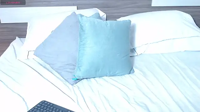 Liiamthompson online show from April 2026 10:16:01 PM