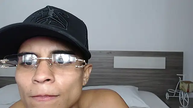 Liiamthompson online show from September 2025 08:32:01 AM