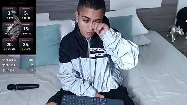 Liiamthompson online show from March 2026 10:01:01 PM