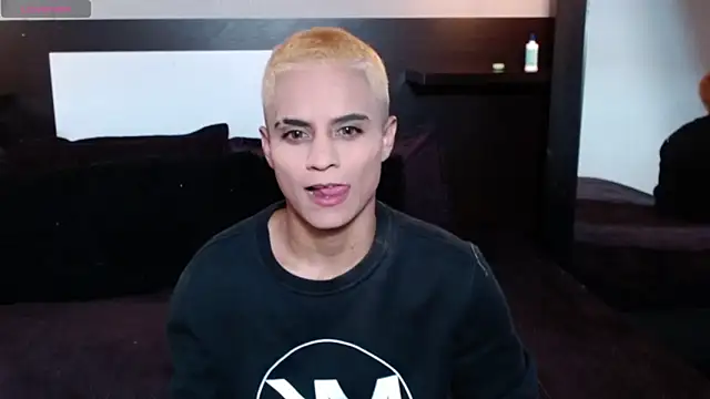 Liiamthompson online show from April 2026 11:01:01 PM