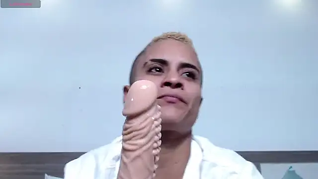 Liiamthompson online show from March 2026 06:13:01 PM