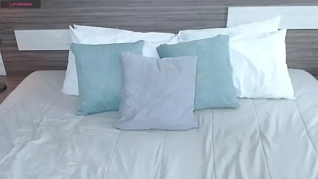 Liiamthompson online show from January 2026 10:30:01 AM