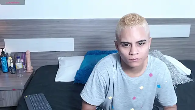 Liiamthompson online show from January 2026 10:21:01 AM