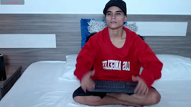 Snapshot of Liiamthompson chatting on November 2025 11:03:02 AM Liiamthompson online show from November 2025 11:03:02 AM