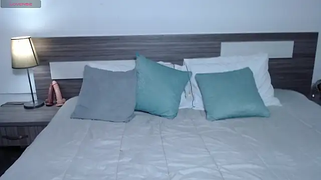 Liiamthompson online show from March 2026 07:09:01 PM