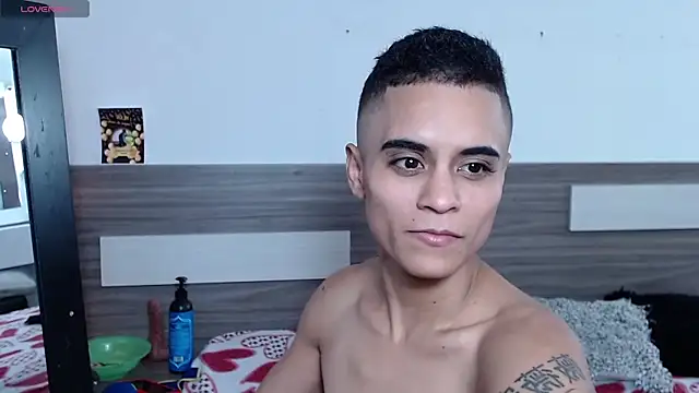 Snapshot of Liiamthompson chatting on November 2025 09:24:01 PM Liiamthompson online show from November 2025 09:24:01 PM