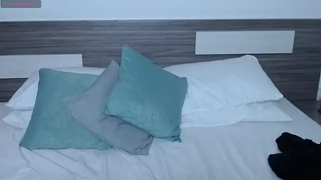 Liiamthompson online show from March 2026 09:38:01 PM