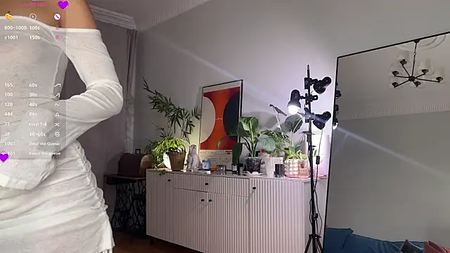 WhiteAnni online show from October 2025 04:35:01 AM