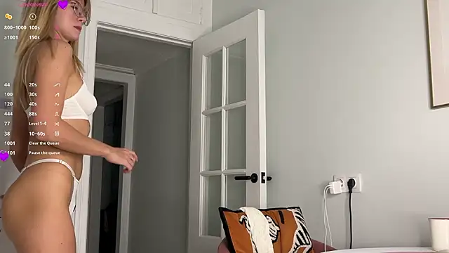 WhiteAnni online show from March 2026 04:27:02 AM