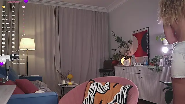 WhiteAnni online show from December 2025 04:18:02 AM