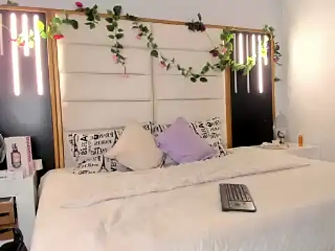 SofiArias online show from March 2025 04:02:01 PM