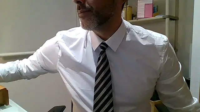 66MA69 online show from December 2025 05:01:01 PM