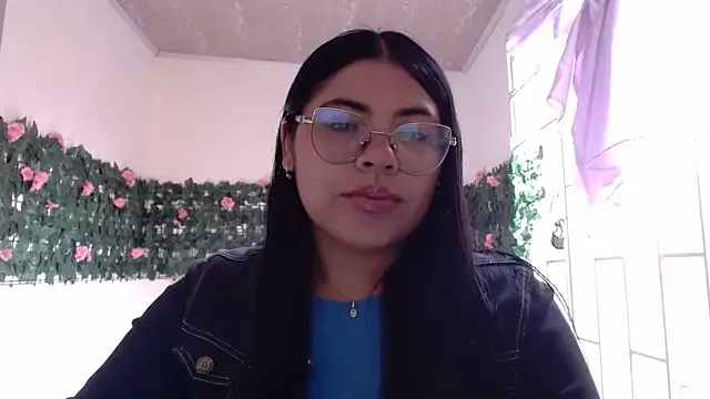 viccky vick online show from April 2026 08:37:01 PM