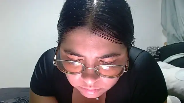 viccky vick online show from April 2026 11:19:01 PM