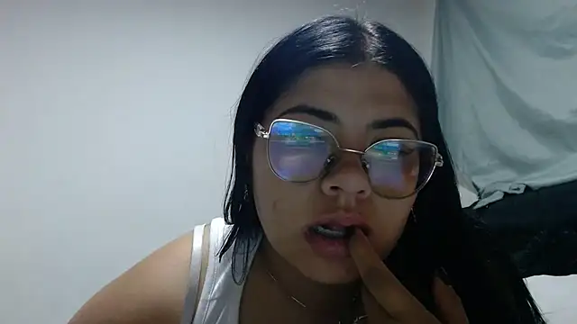 viccky vick online show from April 2026 11:46:02 PM