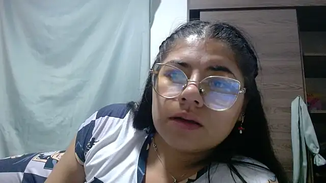Snapshot of viccky_vick chatting on June 2026 06:52:02 AM viccky vick online show from June 2026 06:52:02 AM