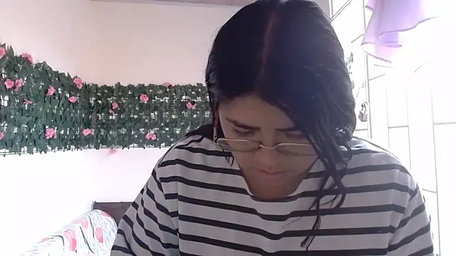 viccky vick online show from April 2026 01:40:01 PM