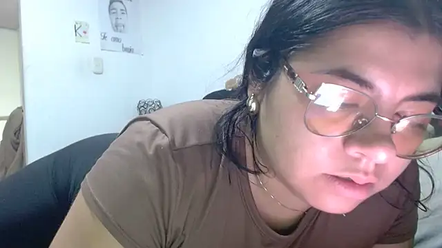 Snapshot of viccky_vick chatting on June 2026 01:47:01 AM viccky vick online show from June 2026 01:47:01 AM