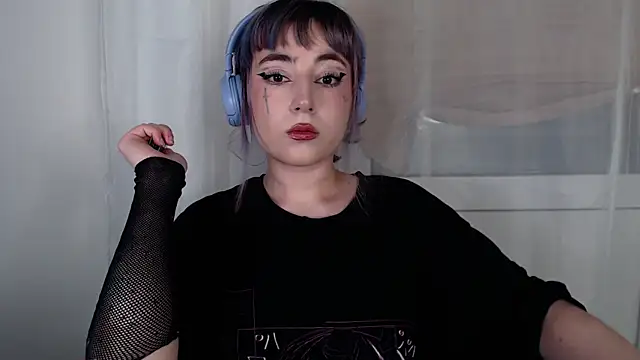 Snapshot of purplewitch chatting on January 2026 12:28:01 AM purplewitch online show from January 2026 12:28:01 AM