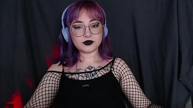 Snapshot of purplewitch chatting on February 2026 01:33:02 PM purplewitch online show from February 2026 01:33:02 PM