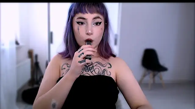 Snapshot of purplewitch chatting on December 2025 07:11:01 AM purplewitch online show from December 2025 07:11:01 AM