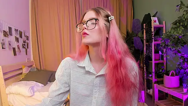 Gretchen Mol online show from January 2026 07:36:01 AM