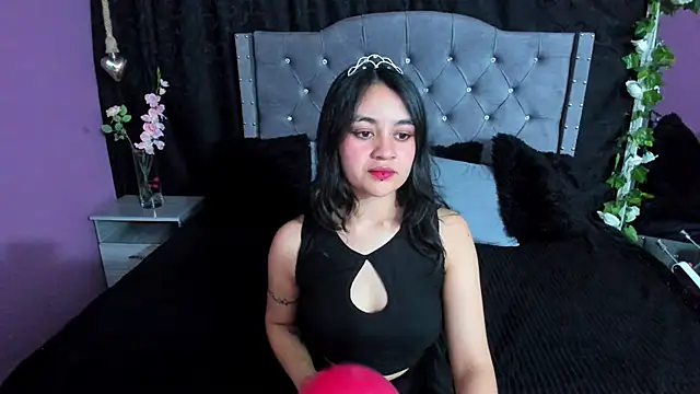 Snapshot of Lucy_Harris chatting on February 2025 02:42:01 AM Lucy Harris online show from February 2025 02:42:01 AM
