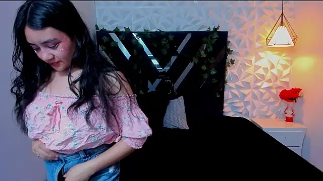 Snapshot of Lucy_Harris chatting on March 2025 03:45:01 AM Lucy Harris online show from March 2025 03:45:01 AM