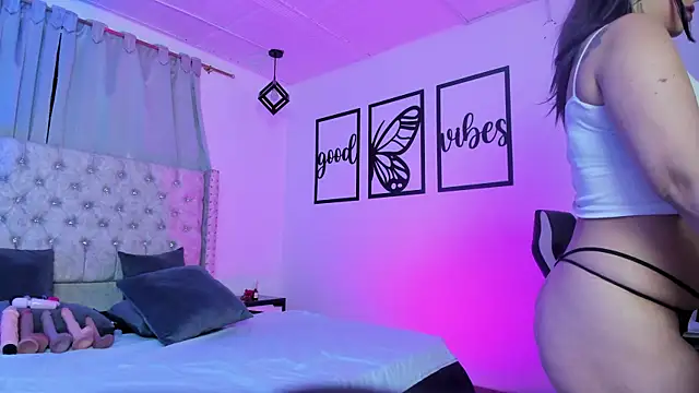 nicolee millerr online show from April 2026 12:45:01 PM